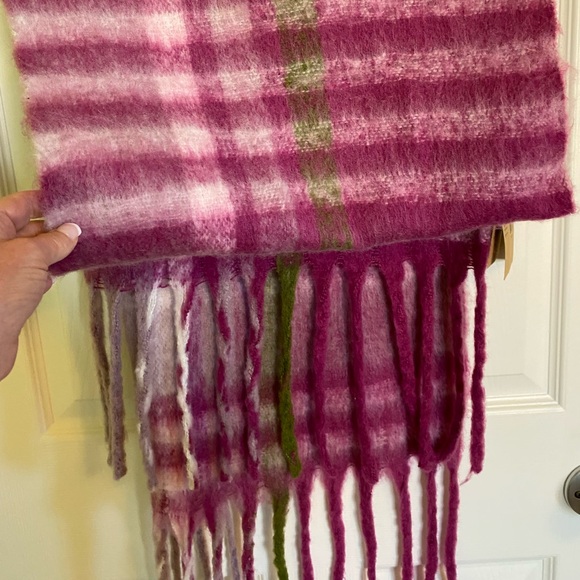 NWT Just Cozy blanket scarf - Picture 9 of 9